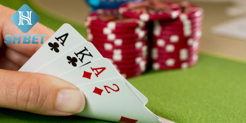 Người chơi tham gia Dragon Poker tại SHBET